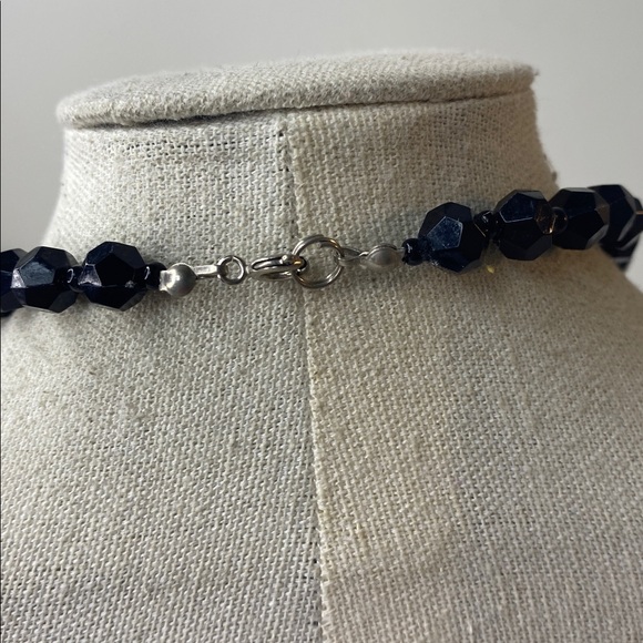 Black beaded necklace - Picture 2 of 3